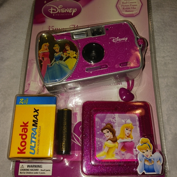 NWT! Disney Princess Kodak Camera with film - Picture 3 of 11